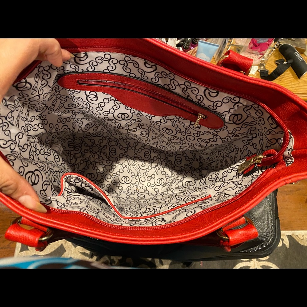 Red shoulder bag with gold studs ๐ - Picture 5 of 8